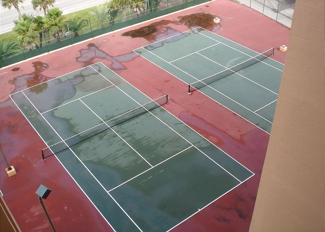 Complex tennis courts