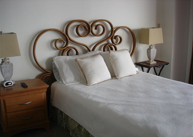 Guest room queen