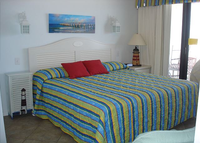 Master king bed