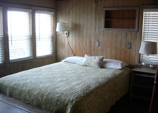 West front queen bed