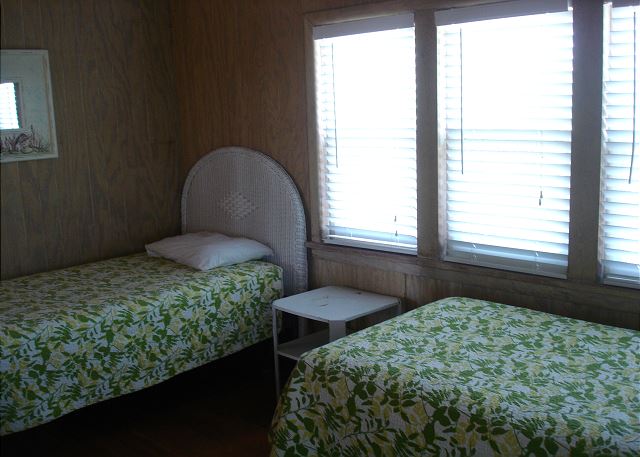 East side twin bedding