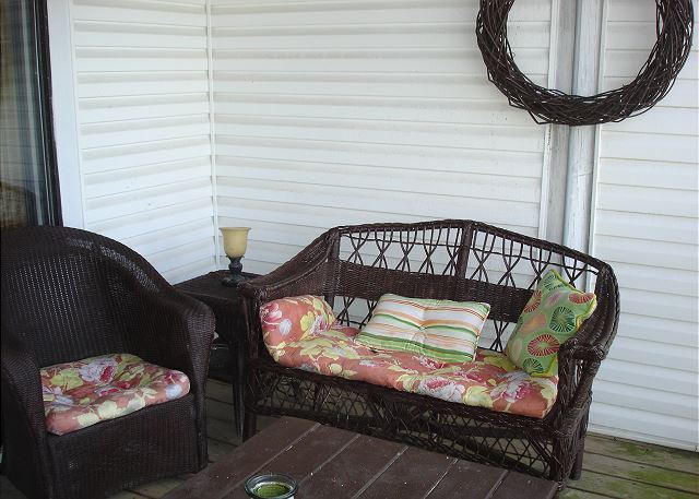 Screen porch furniture