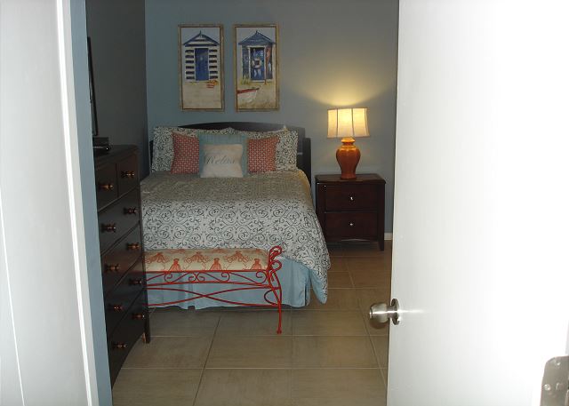 Guest bedroom with full and single