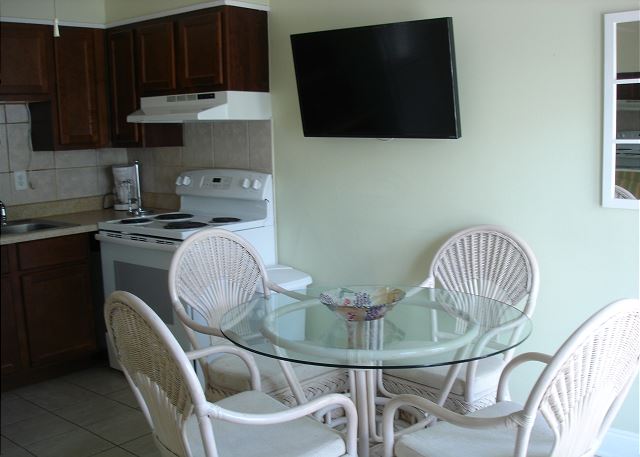 Dining table/chairs