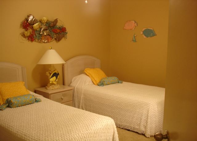 Guest twin beds