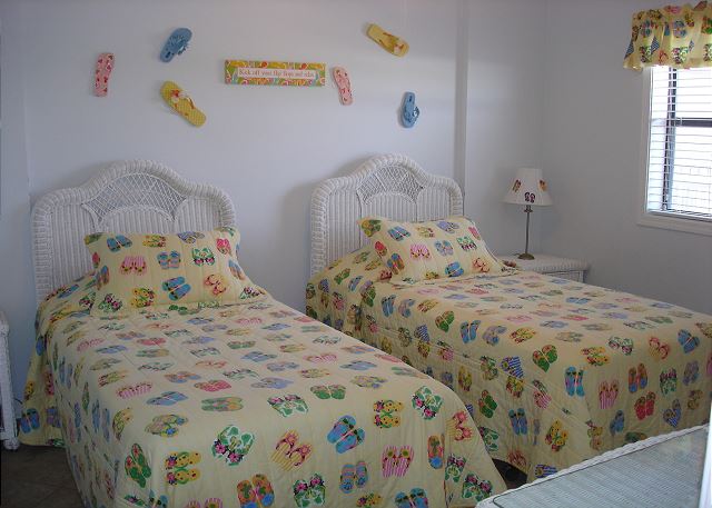 Guest twin bedding