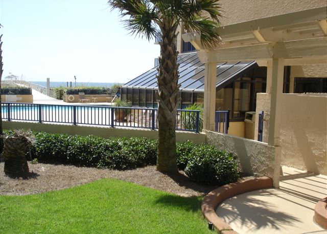 walkway to pool
