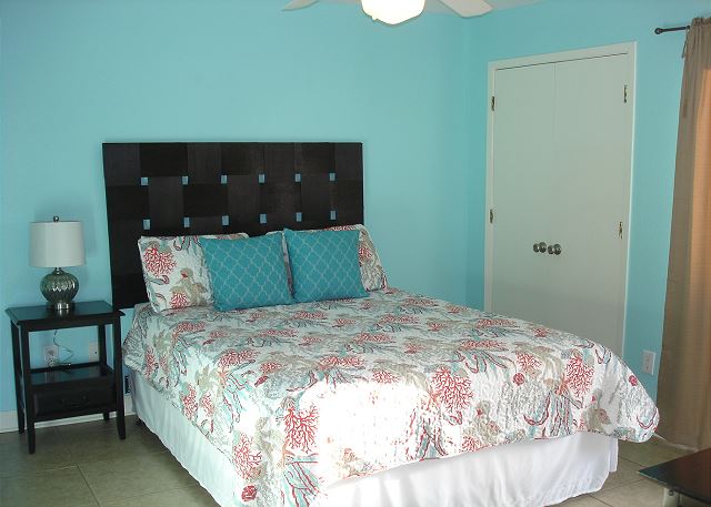 Master king bed