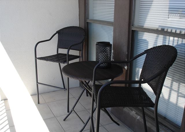 Balcony table & chairs