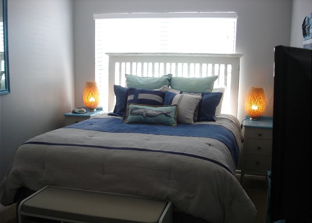 Master queen bed
