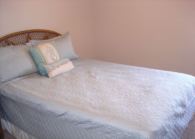 Guest queen bed