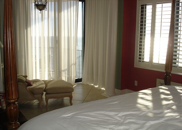 Master sitting area