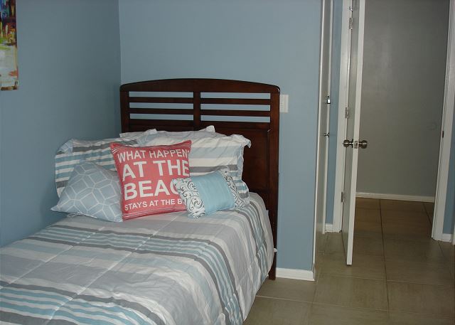 Single bed in guest room