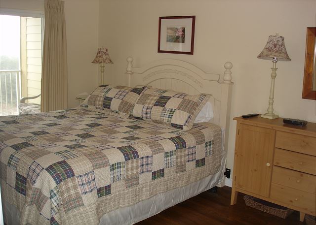 Master king bed