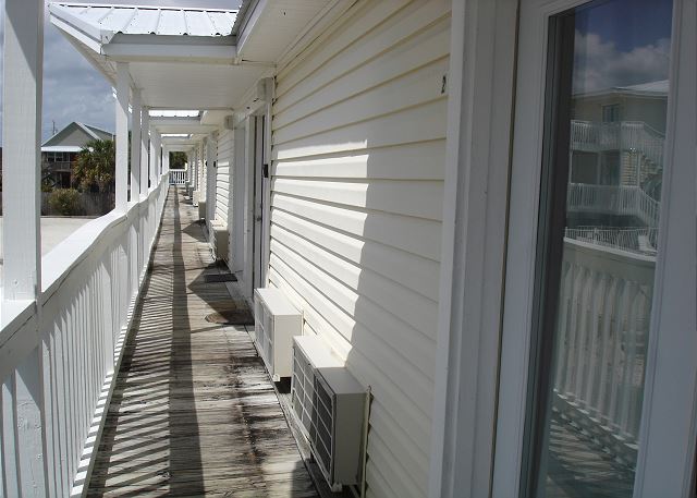 Walkway to stairs