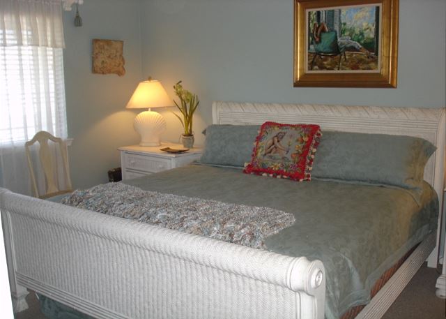 Master king bed