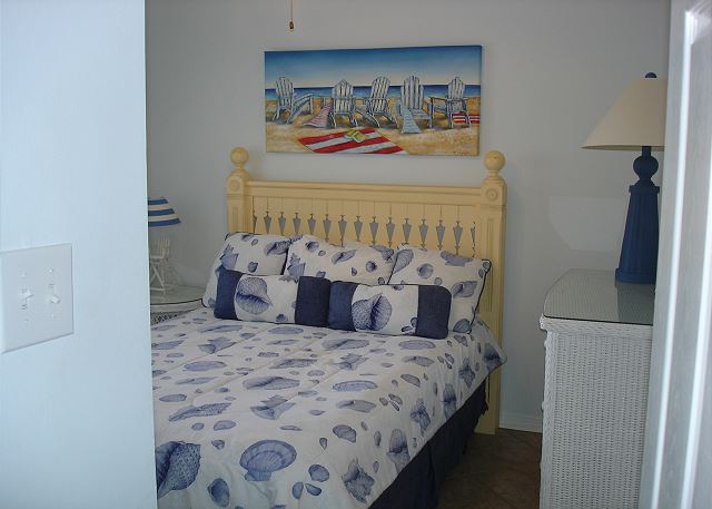 Guest queen bedding