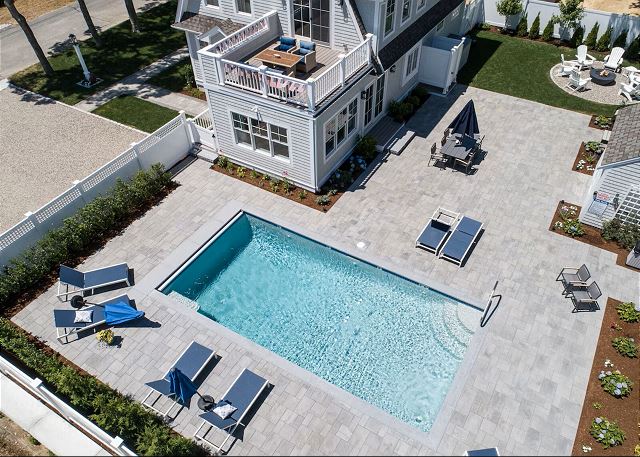 Featured Property 18 Menemsha Road-Popponesset