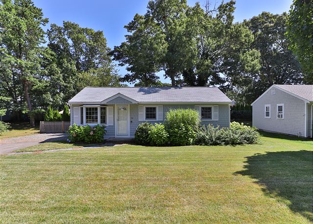 50 Alma Road-Popponesset