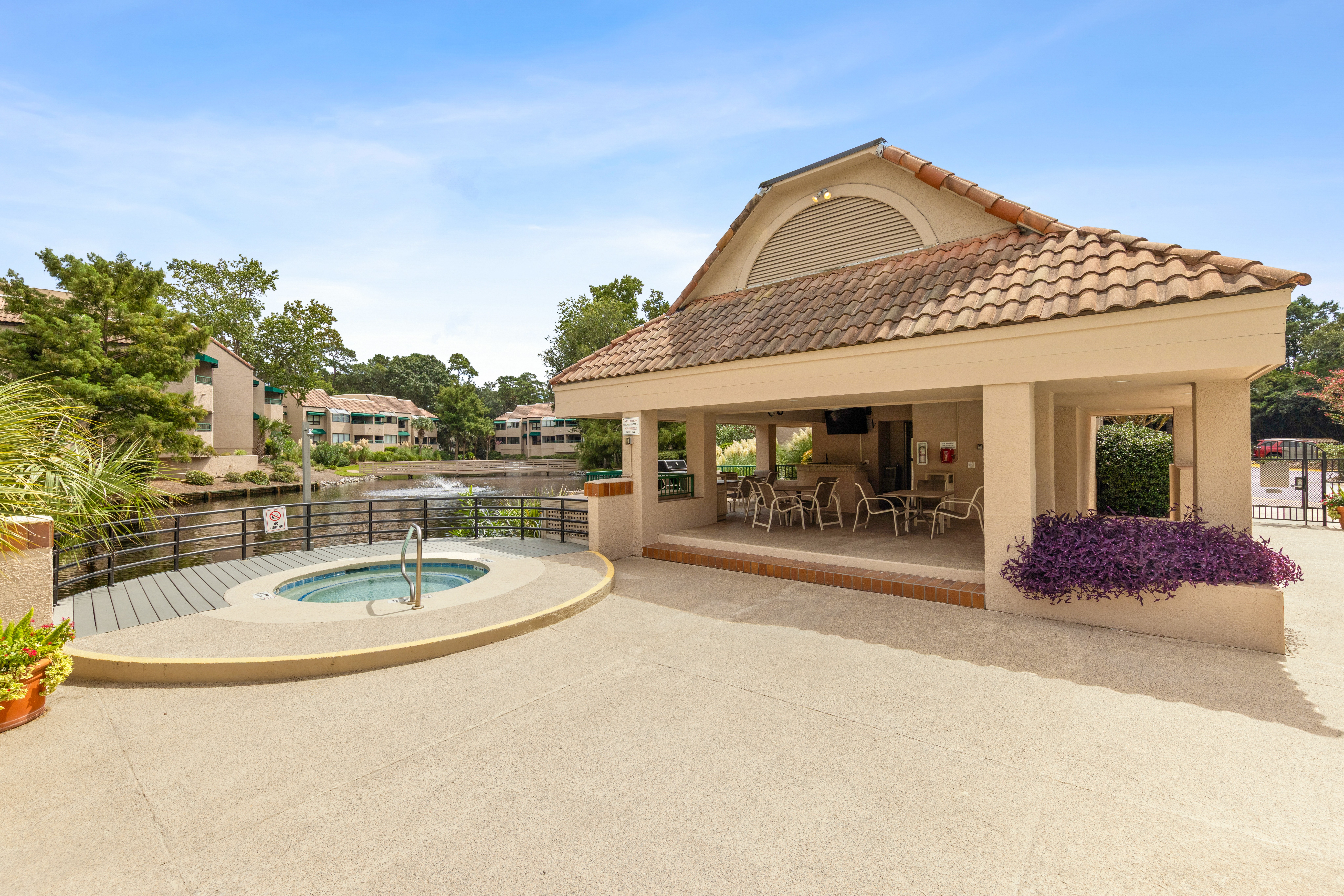 Community Hot Tub - Come Hang Our Here