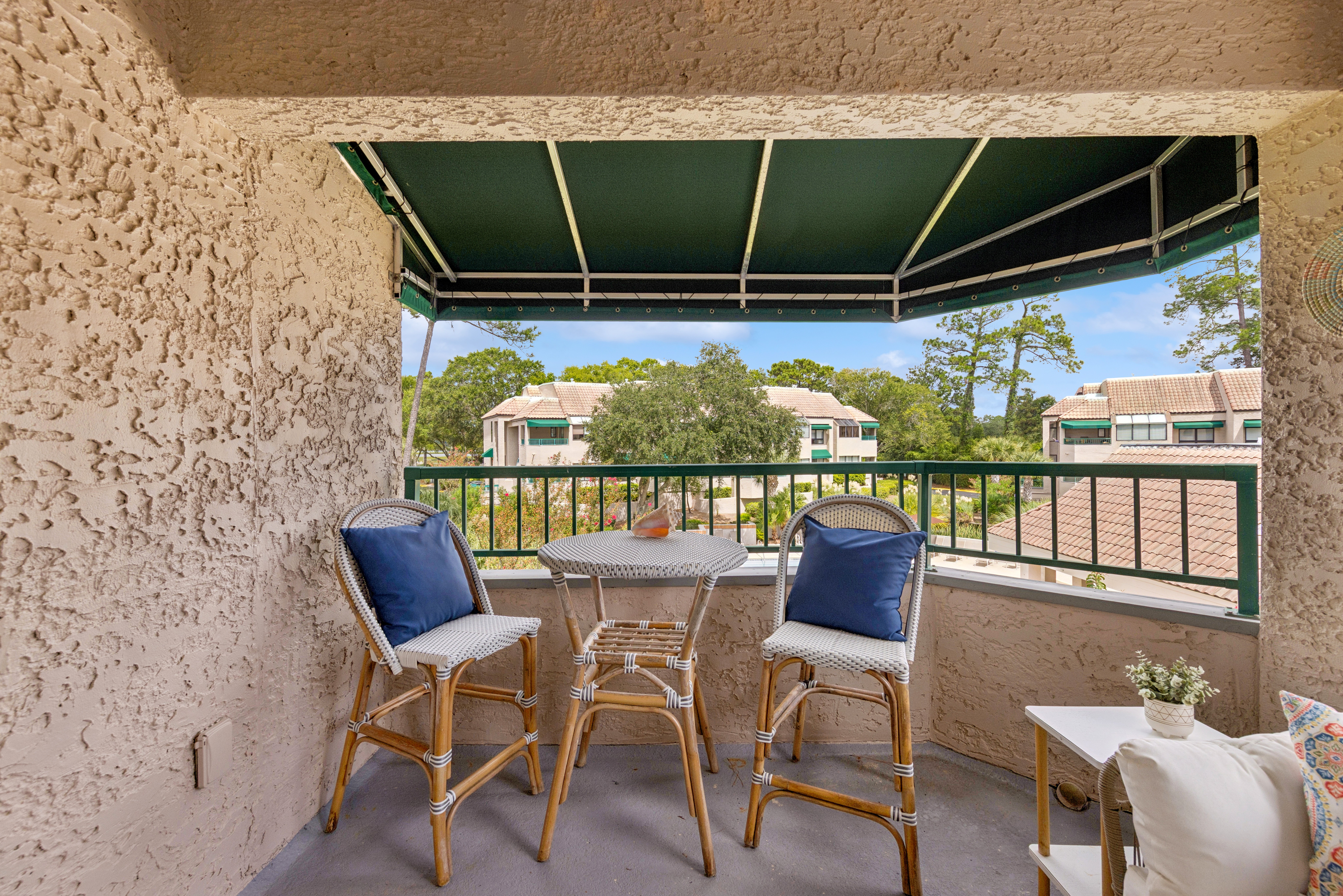 Pour Yourself a Drink & Spend Your Breezy Evenings Here