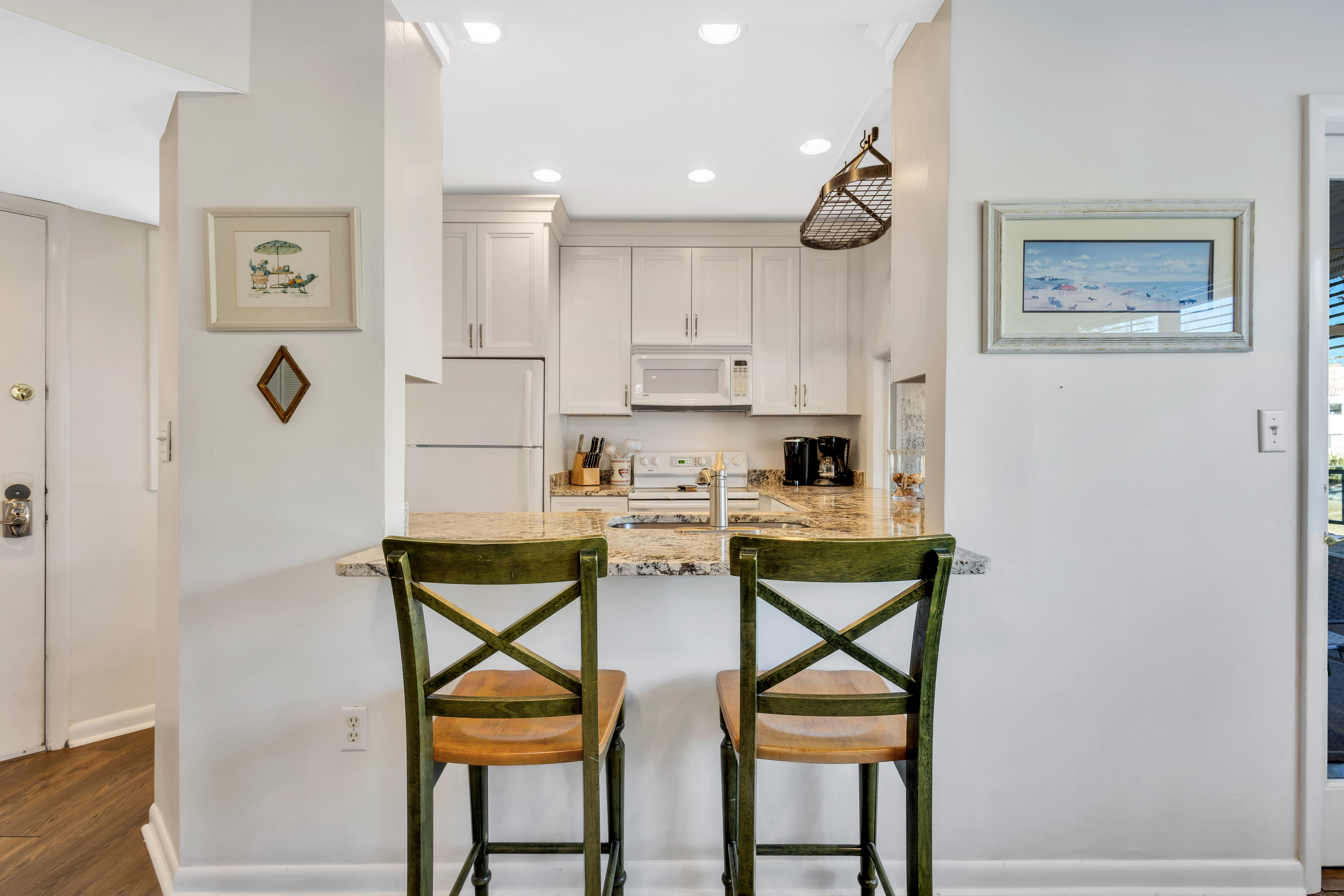 Kitchen Bar for Quick Morning Coffee or Long Conversations While