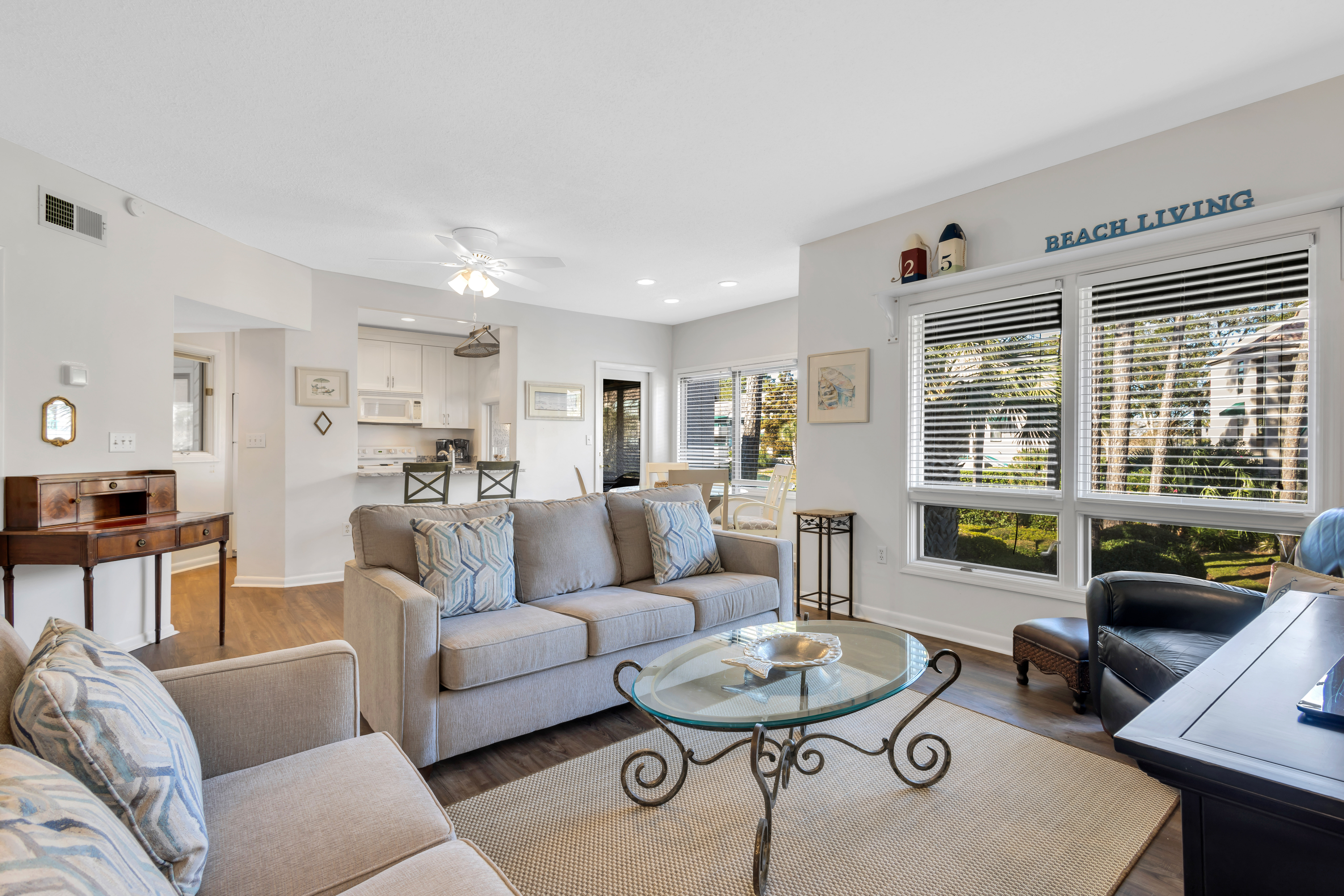 Beach Vibes & Entertainment 