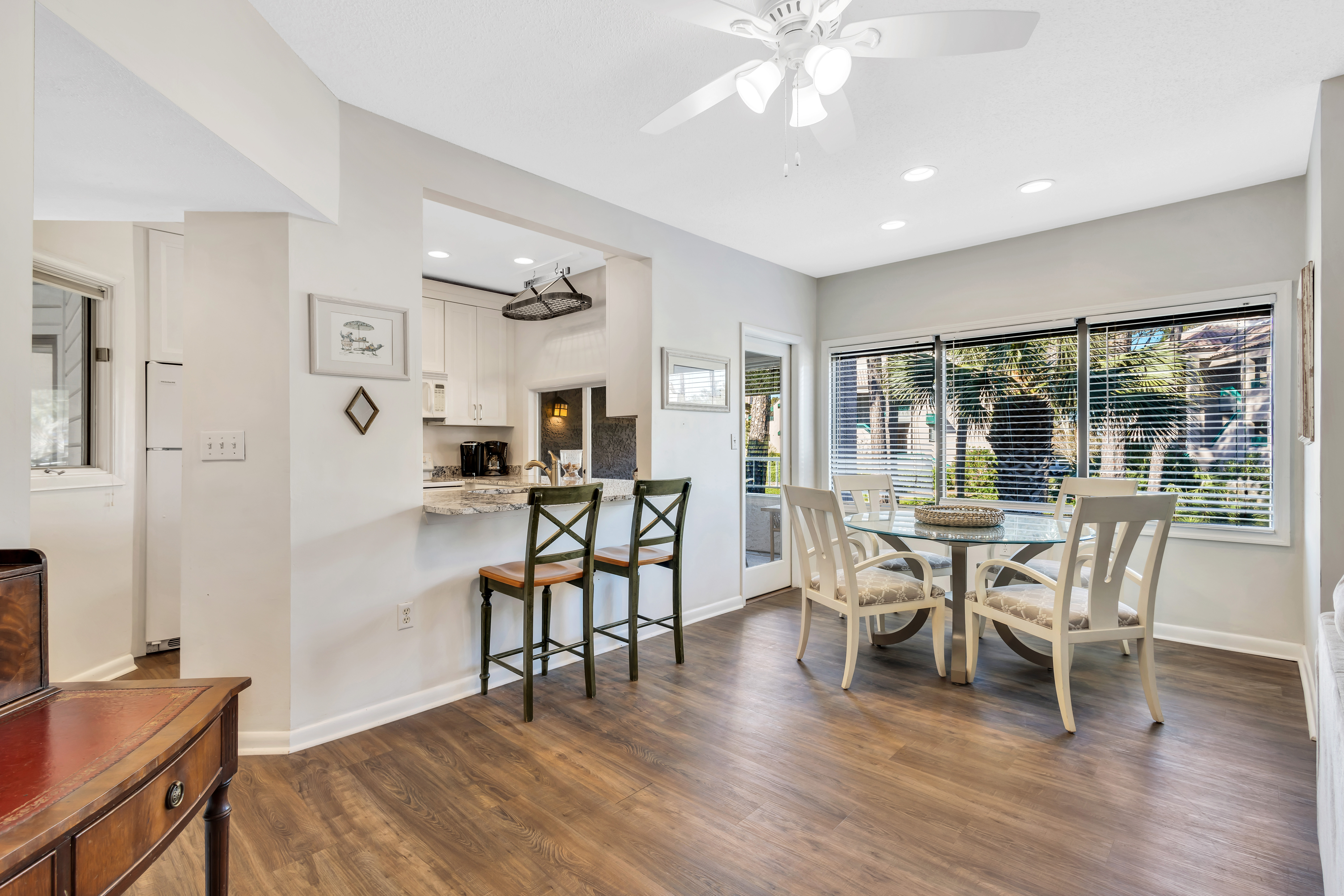 Entryway Fllowing into the Dining Area & Kitchen