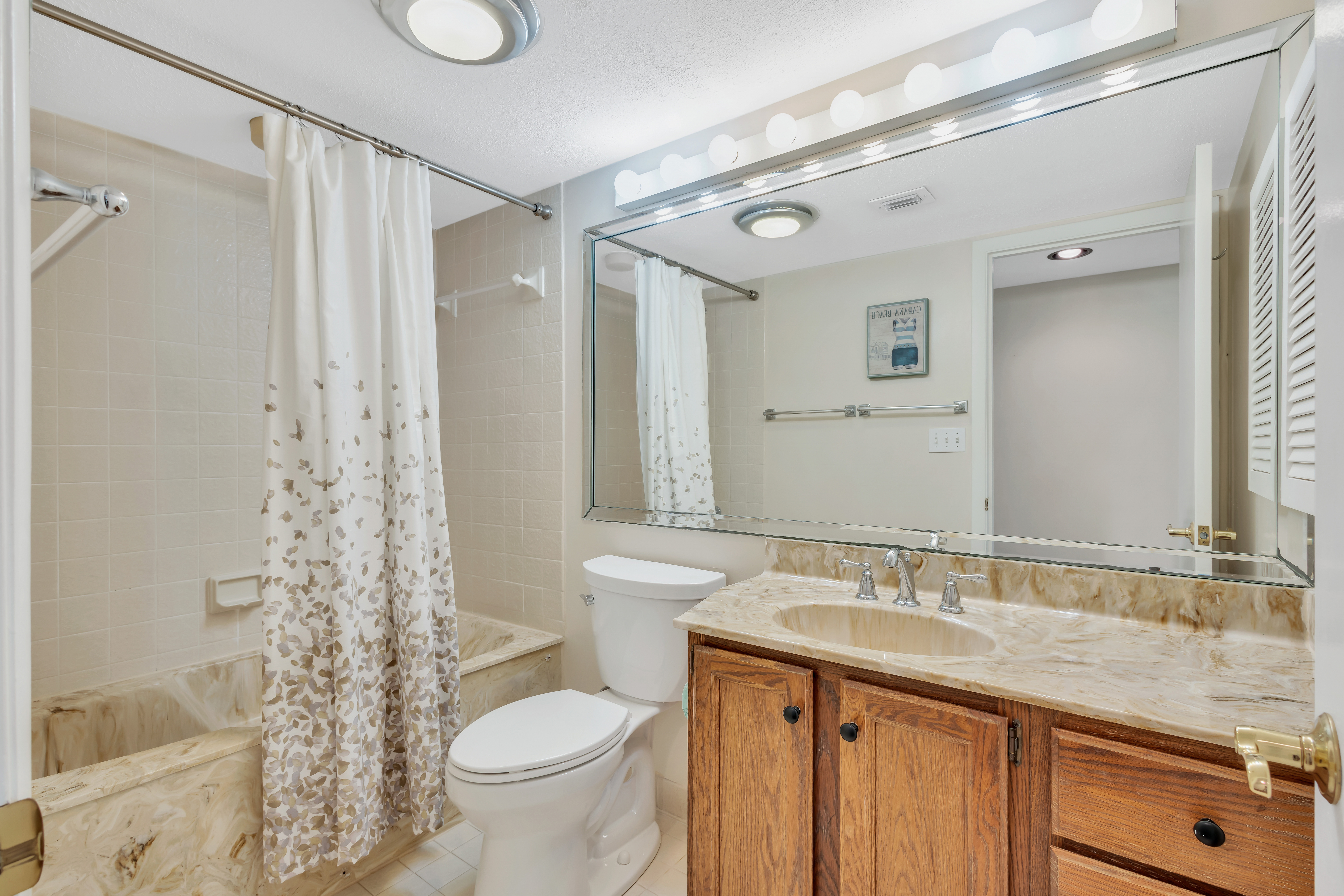 Large Mirror for Most Comfort