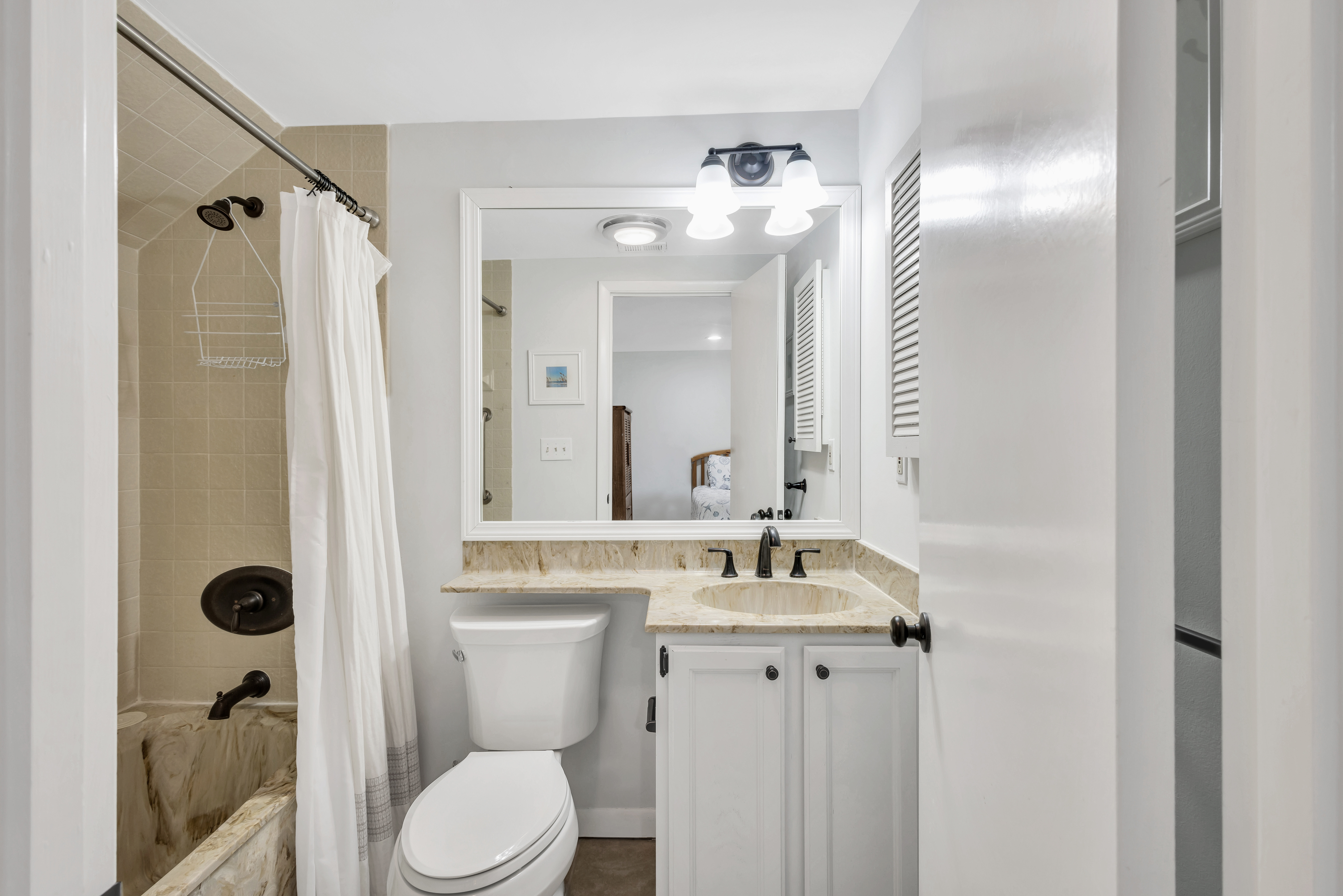 Private Bathroom with a Tub - Great for Children