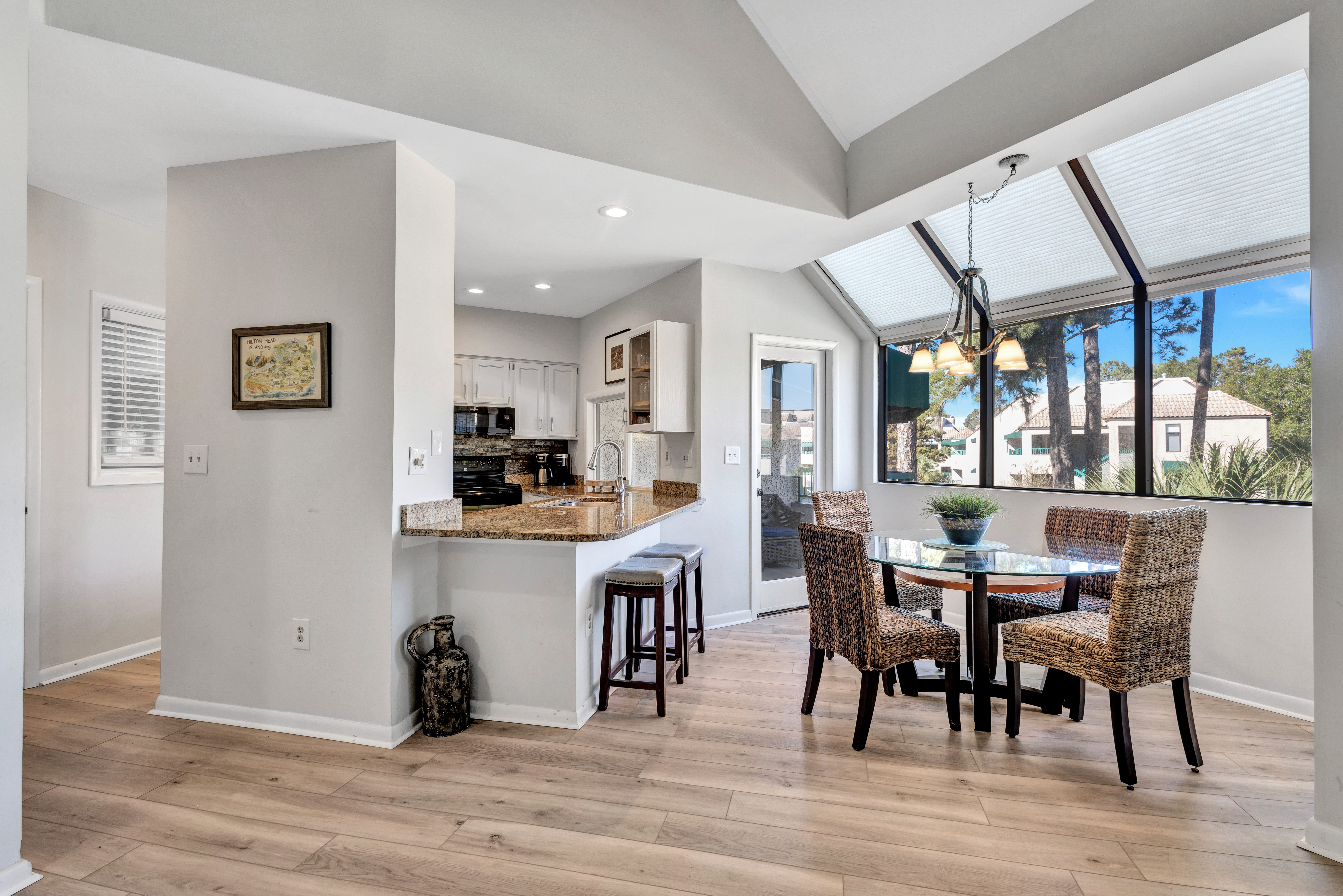 Panoramic Windows to Feel Connected with the Nature