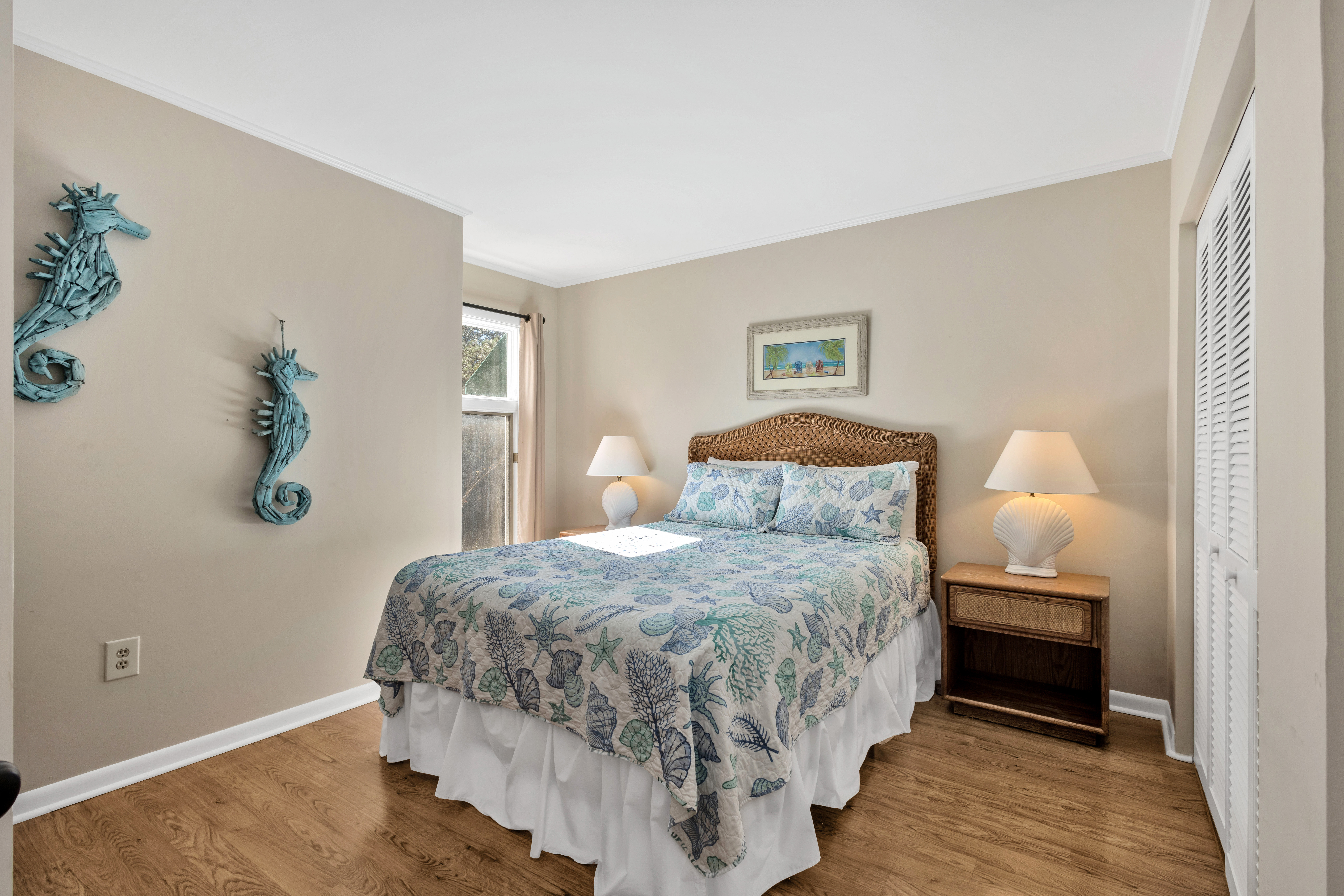 Secondary Bedroom - Seahorse Lovers Inveted