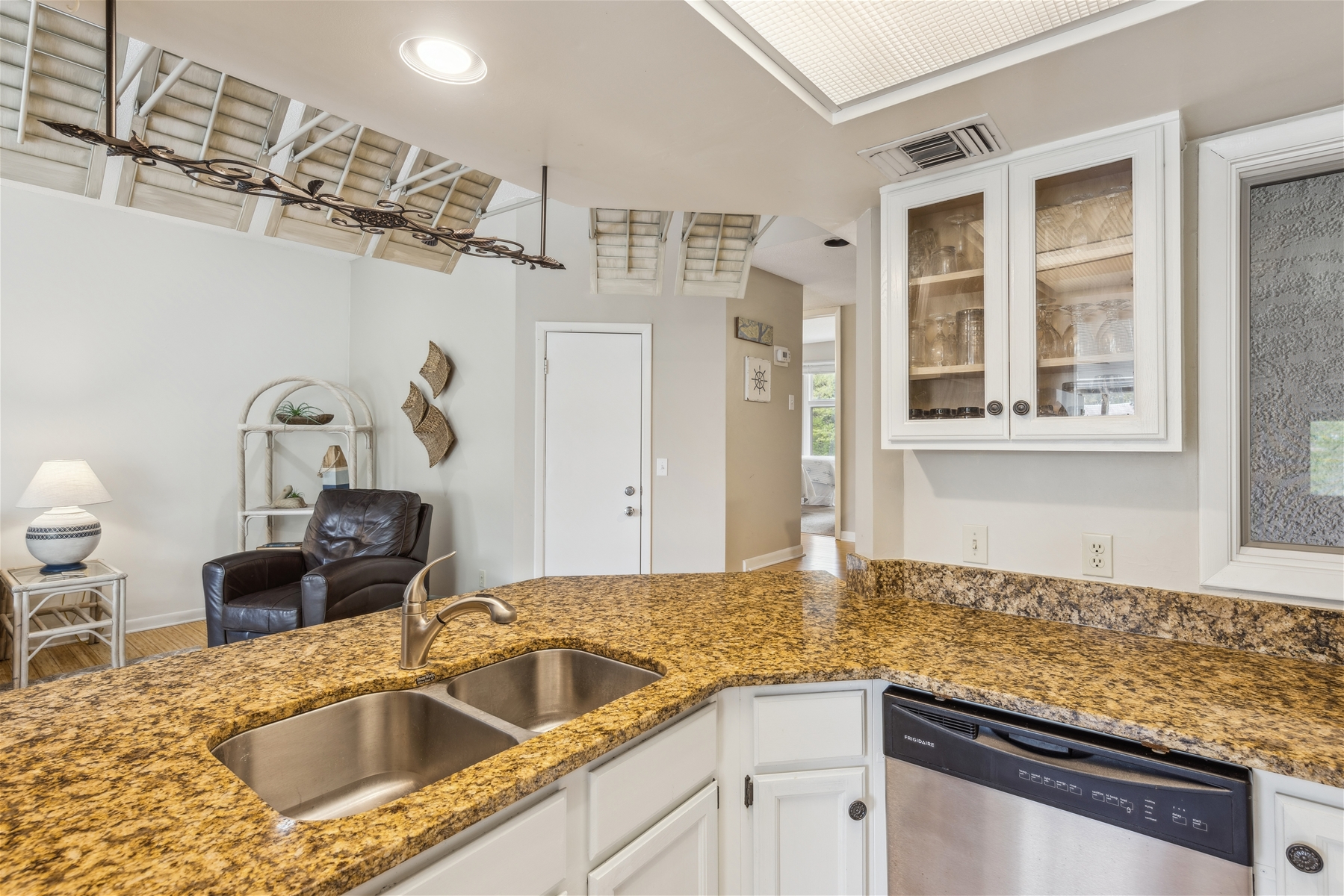 Open Layout Kitchen to Connect Your Whole Family