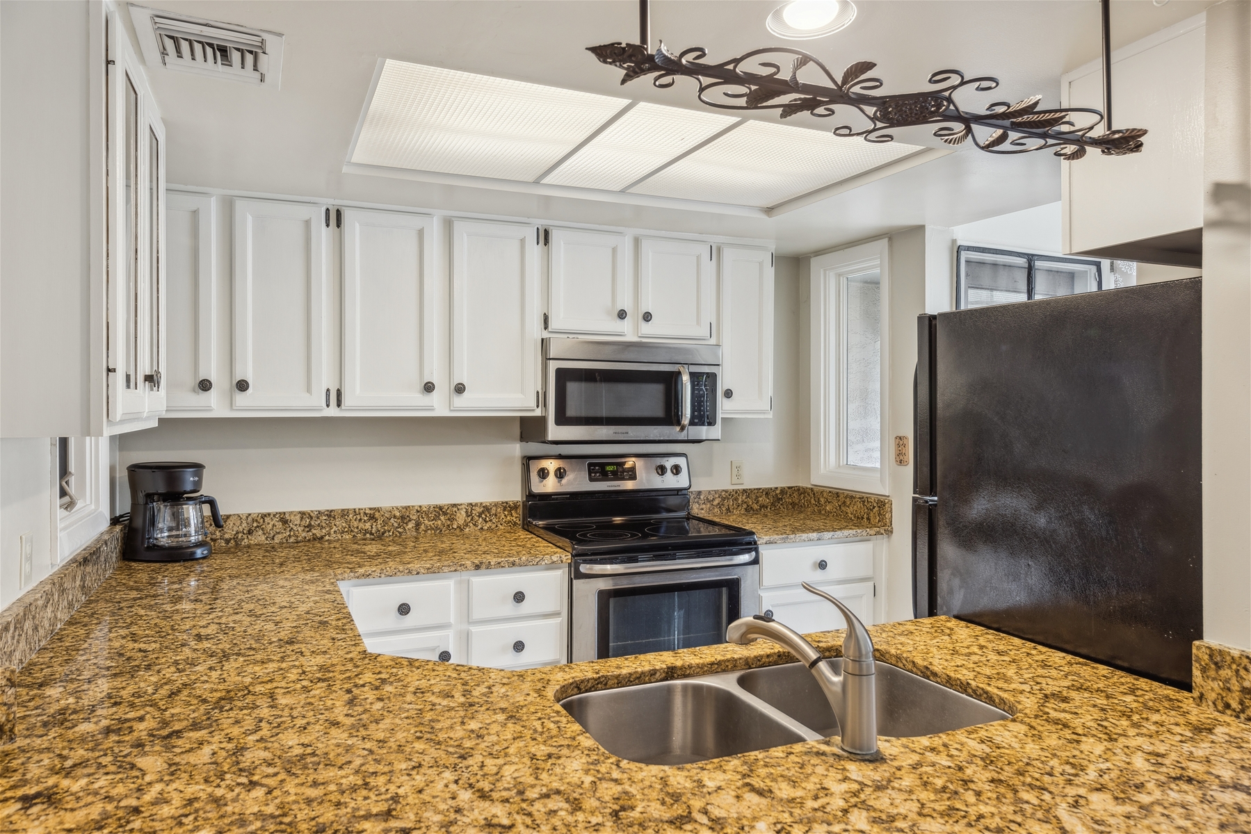 Bright Chef\'s Kitchen