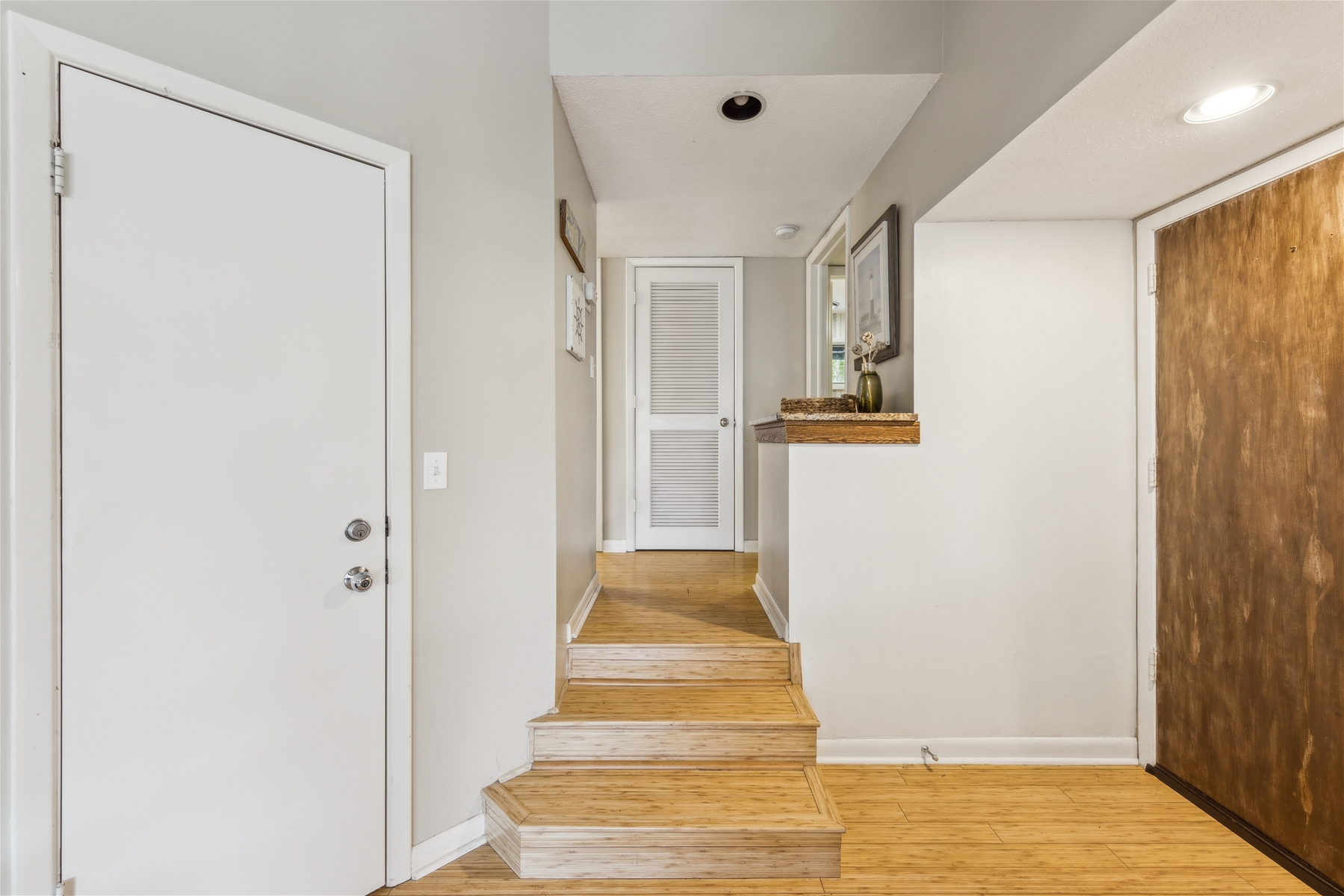 Breezy & Bright Entryway
