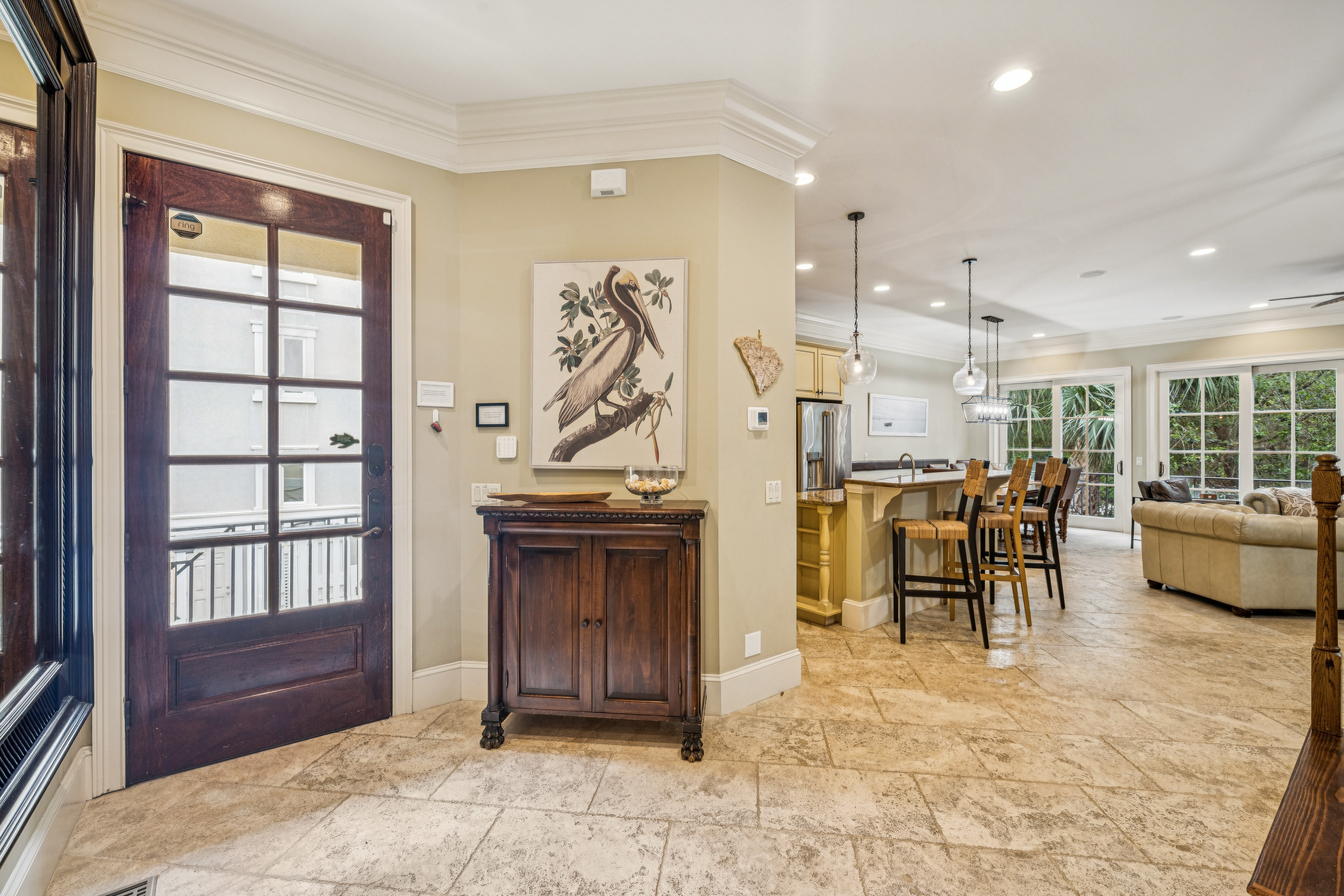 Stylish & Spacious Entryway 