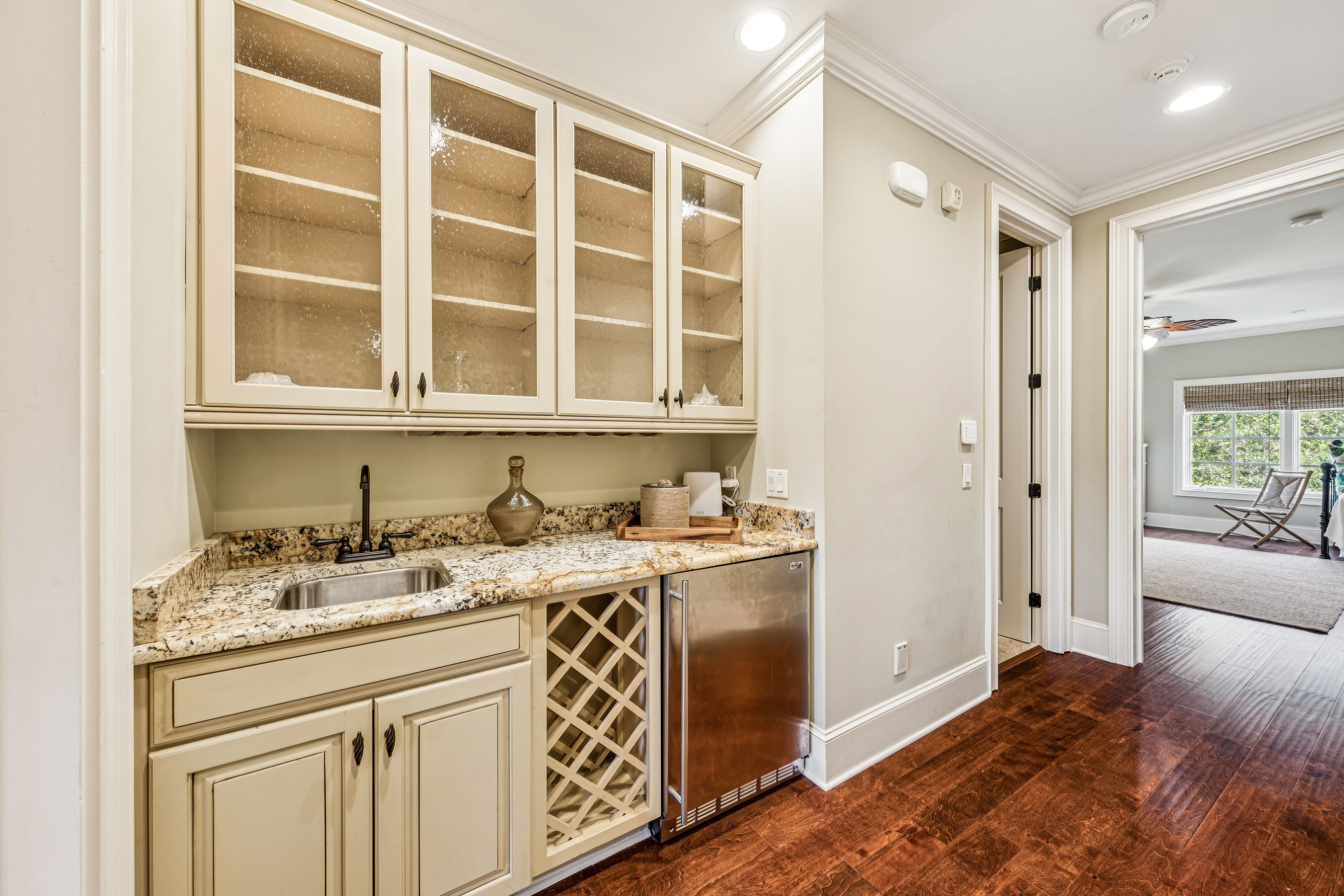 Extra Bar Space for a Quick Snack