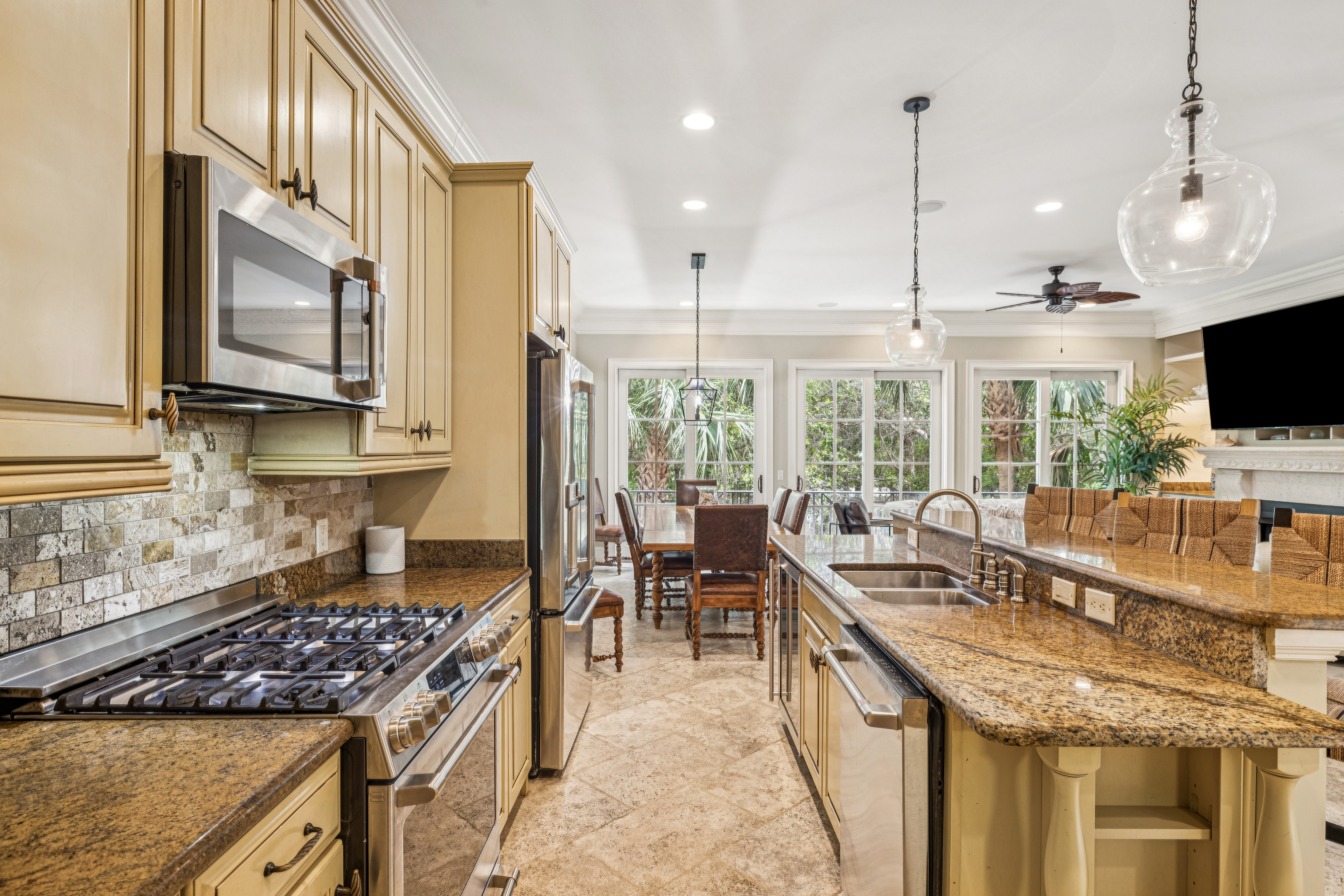 Spacious Chef\'s Kitchen 