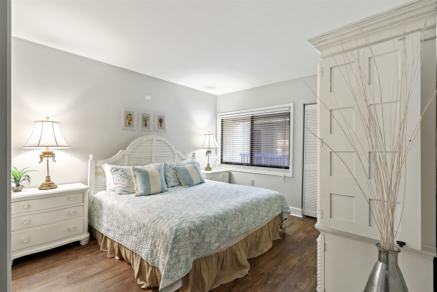 Secondary Bedroom: Your Coastal Retreat