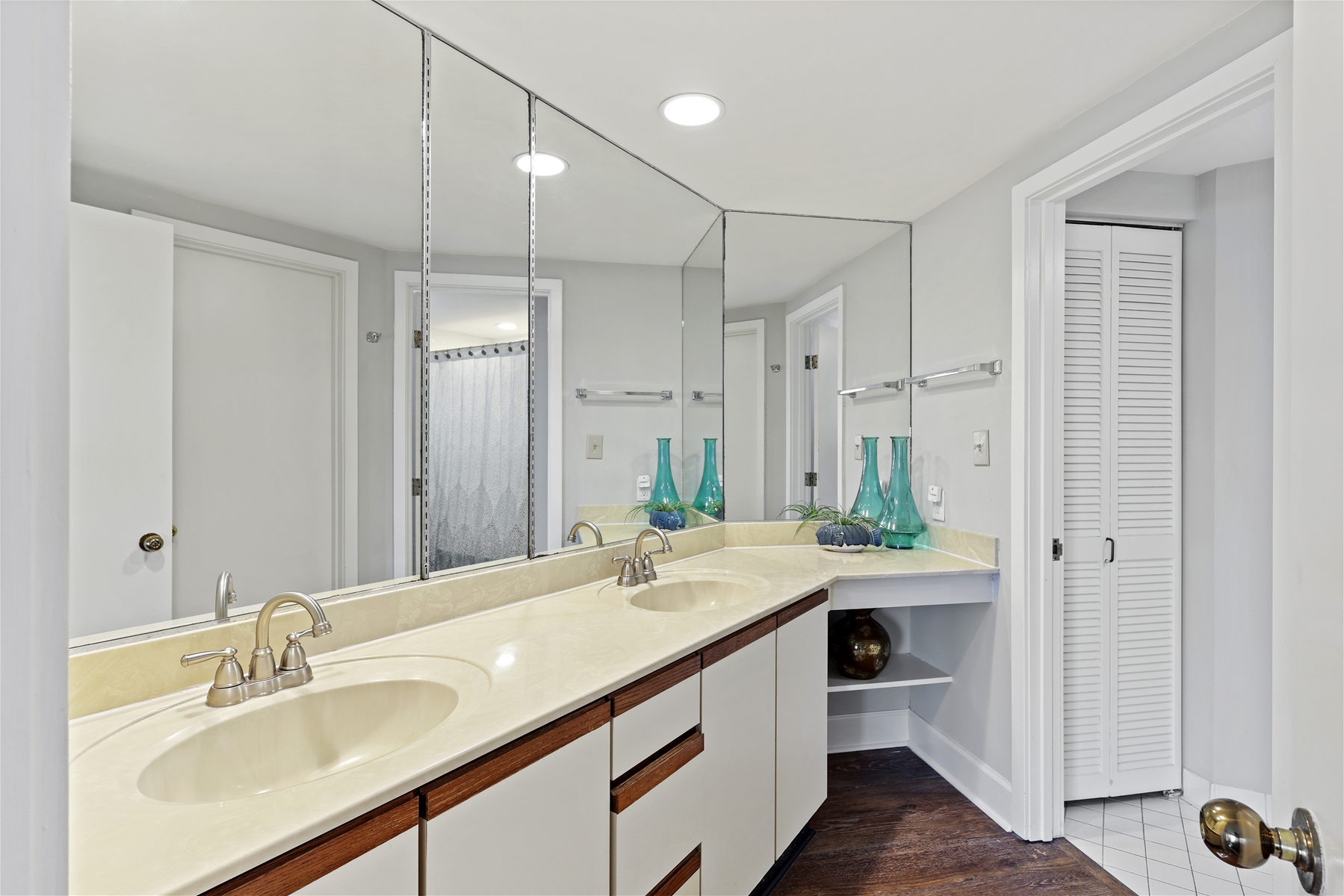 Primary Bathroom: A Dream Place To Start Your Morning