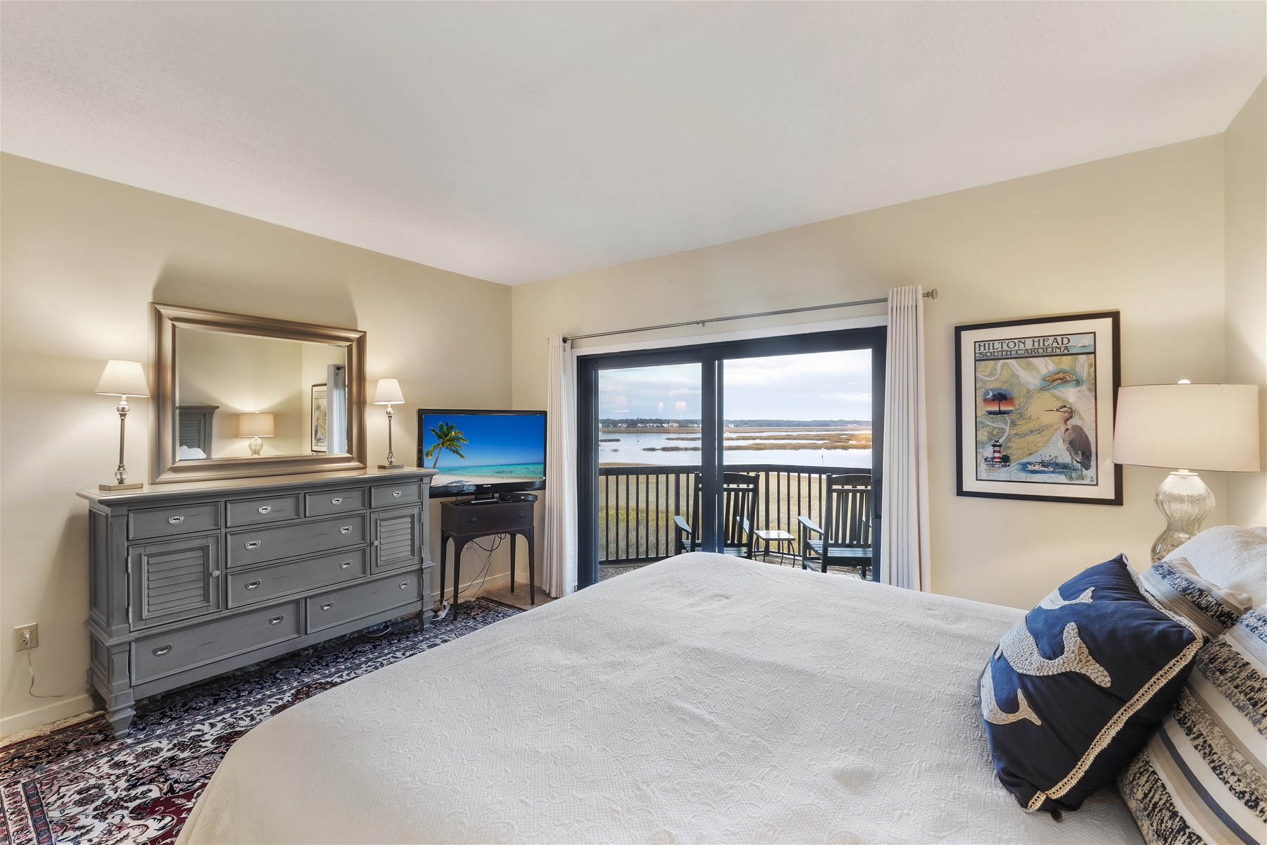 Peaceful Bedroom to Start and Finish Your Day