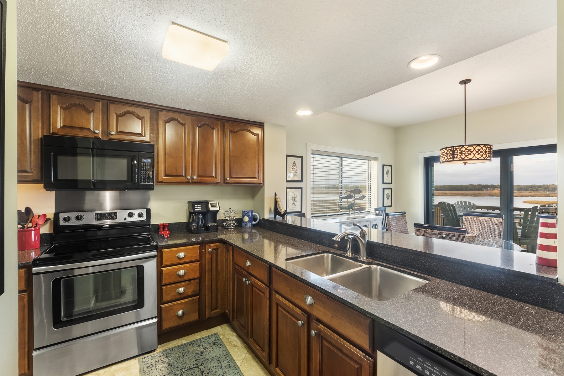 Chef\'s Kitchen with Breakfast Bar