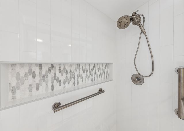 Penthouse w Glorious Water Views, Near Beach