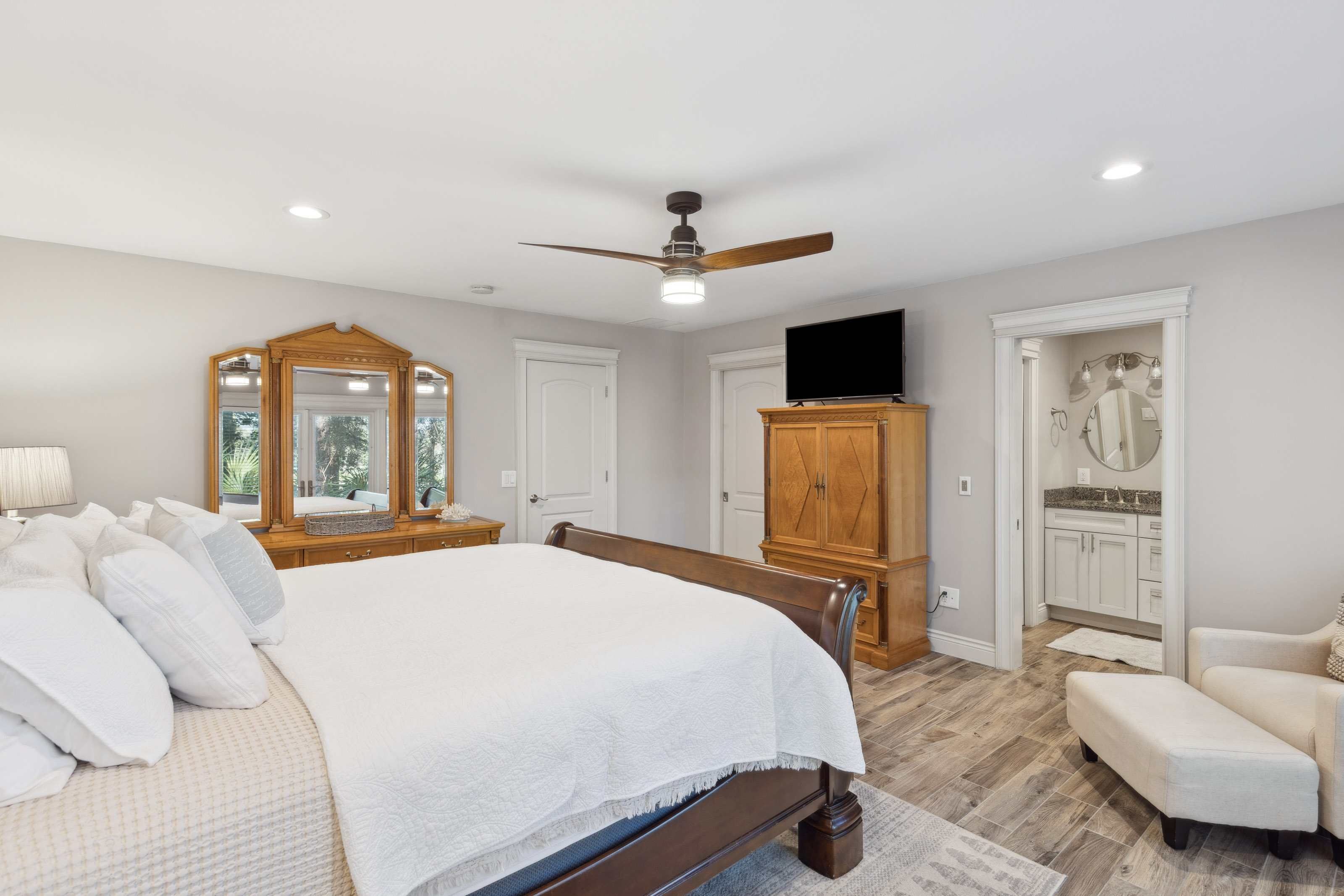 Great Space After a Long Day of Golf