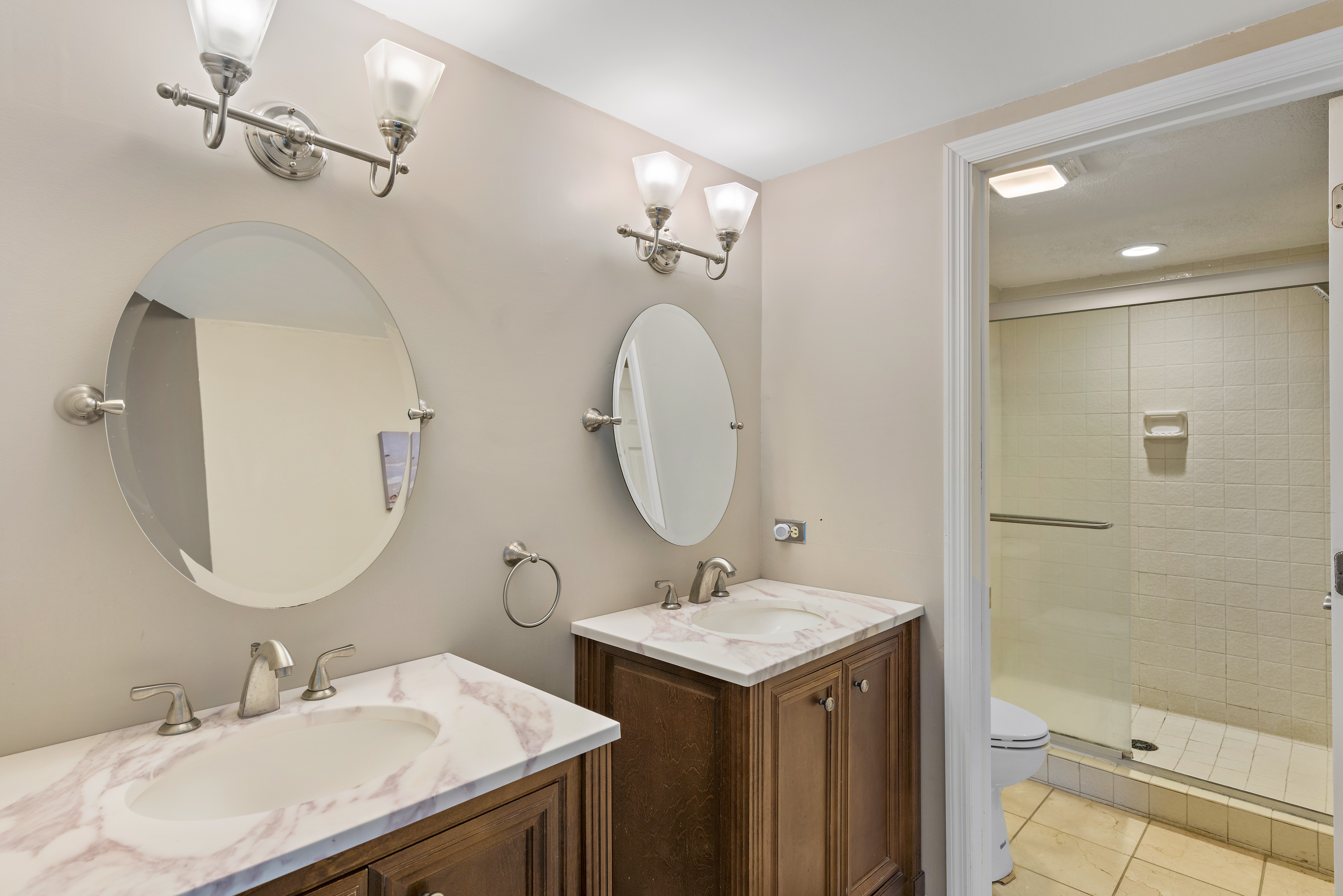 Spa-Inspired Ensuite - Walk-In Shower & Relaxing Vibes