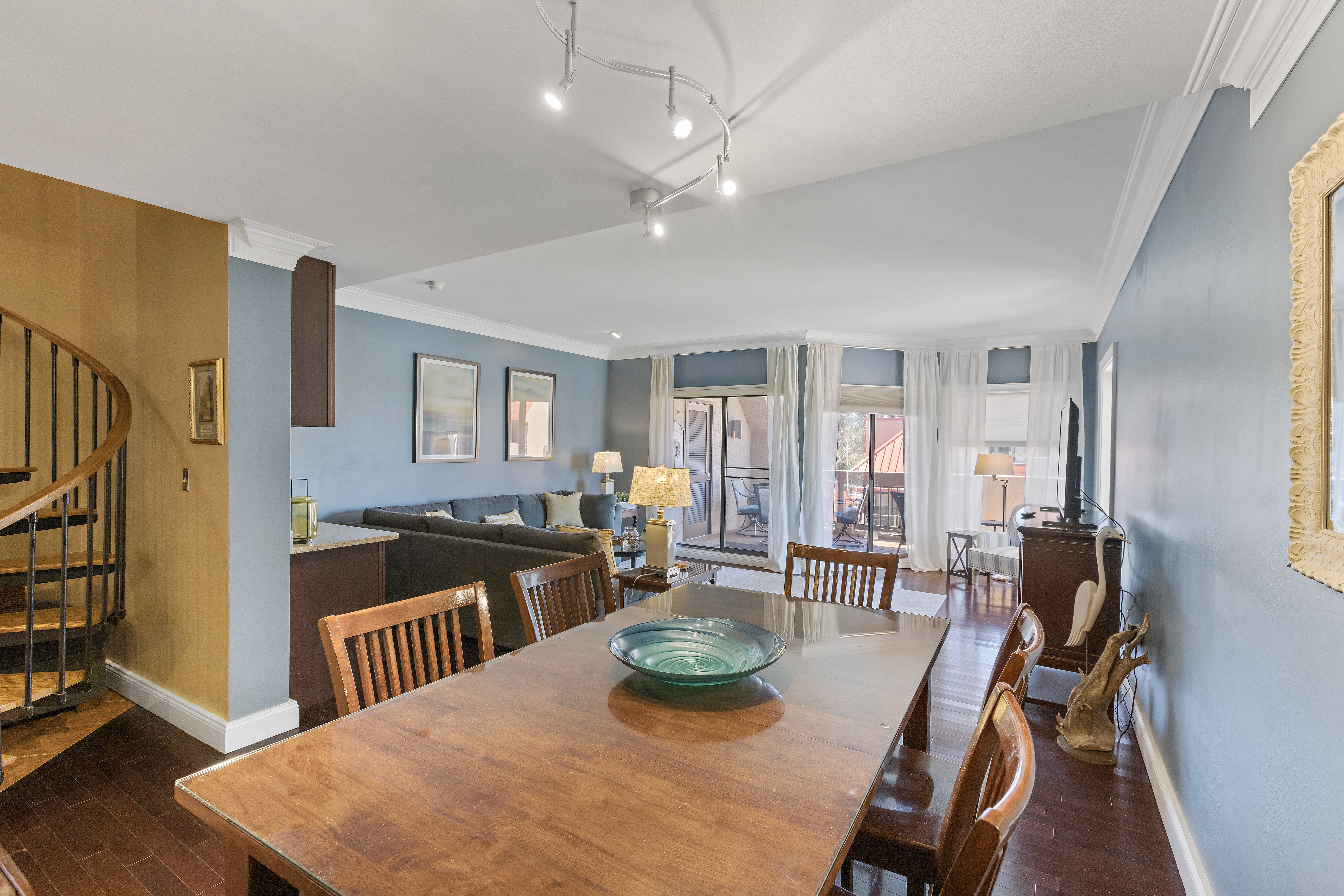 Large Dining Area For the Whole Family To Enjoy