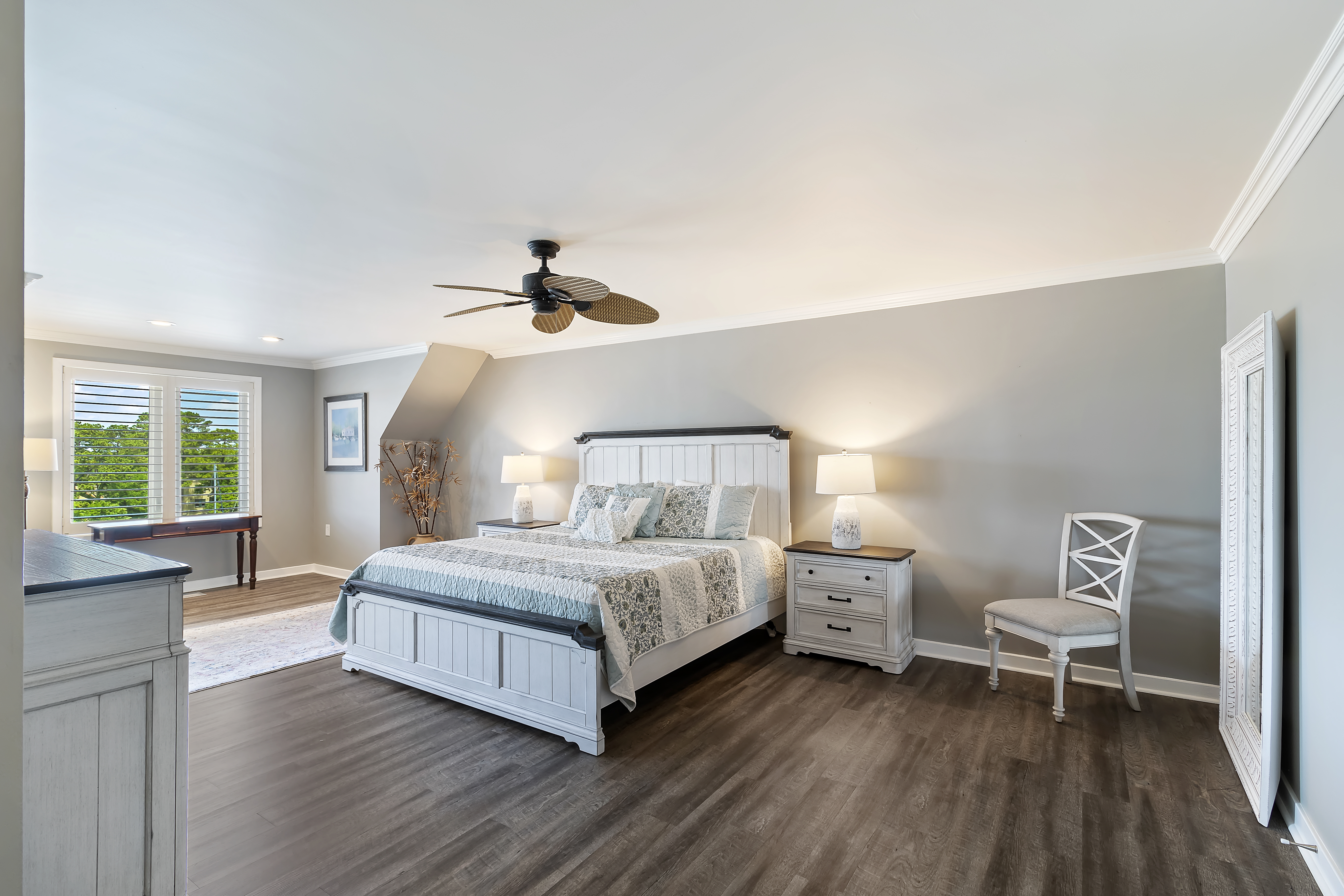 Large Master Bedroom - Spacious & Serene Retreat