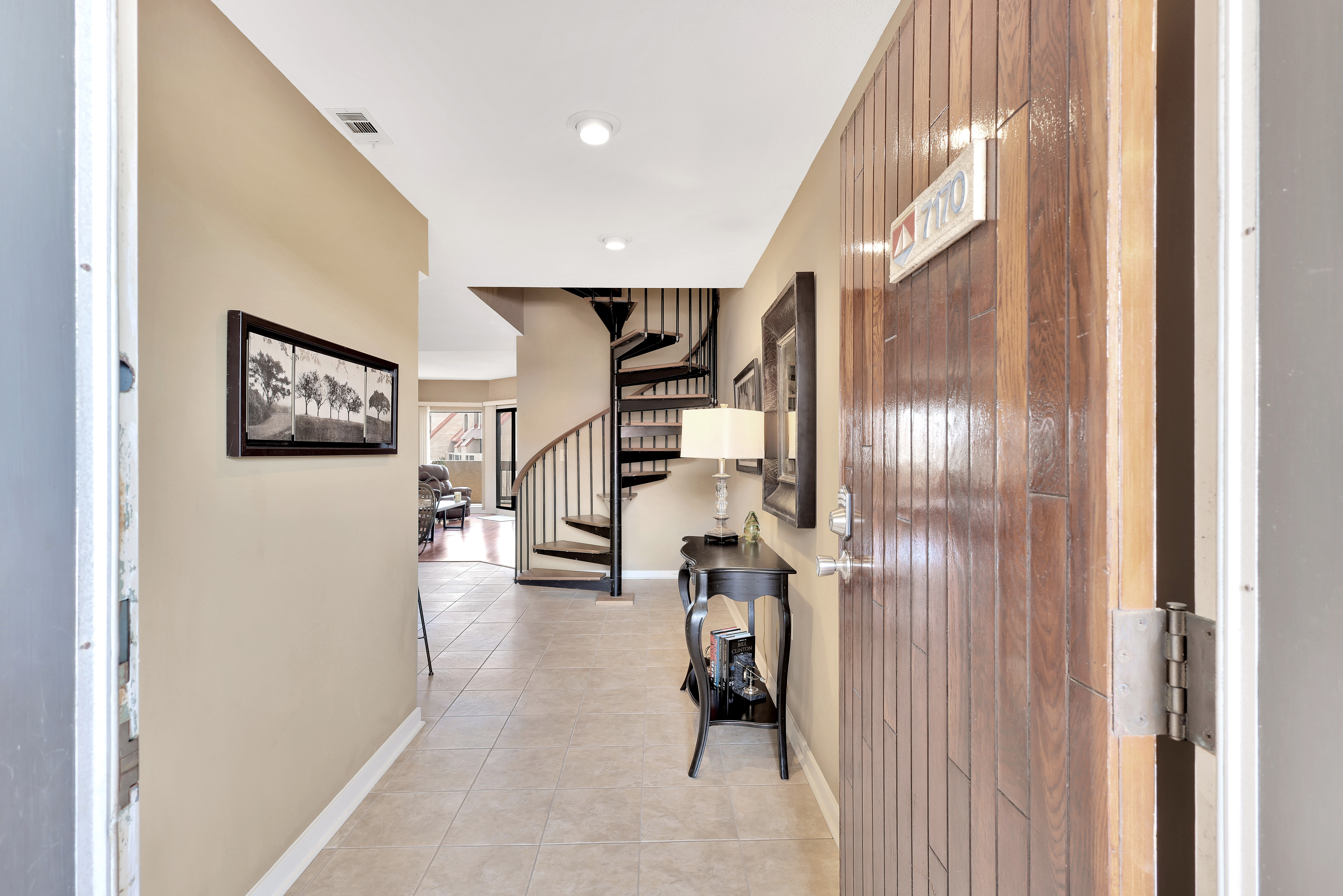Inviting & Warm Entryway