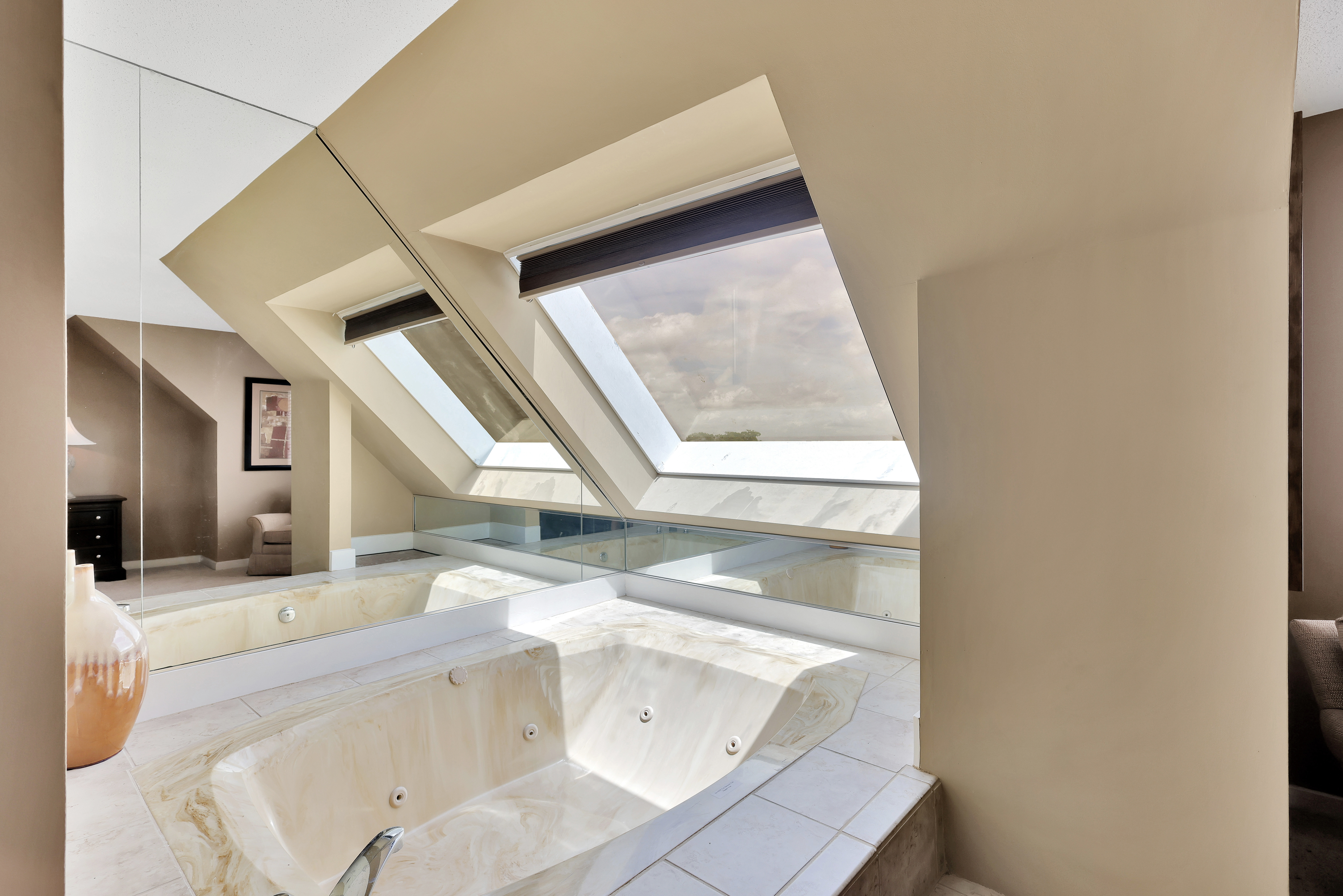 Stylish Decorative Bath