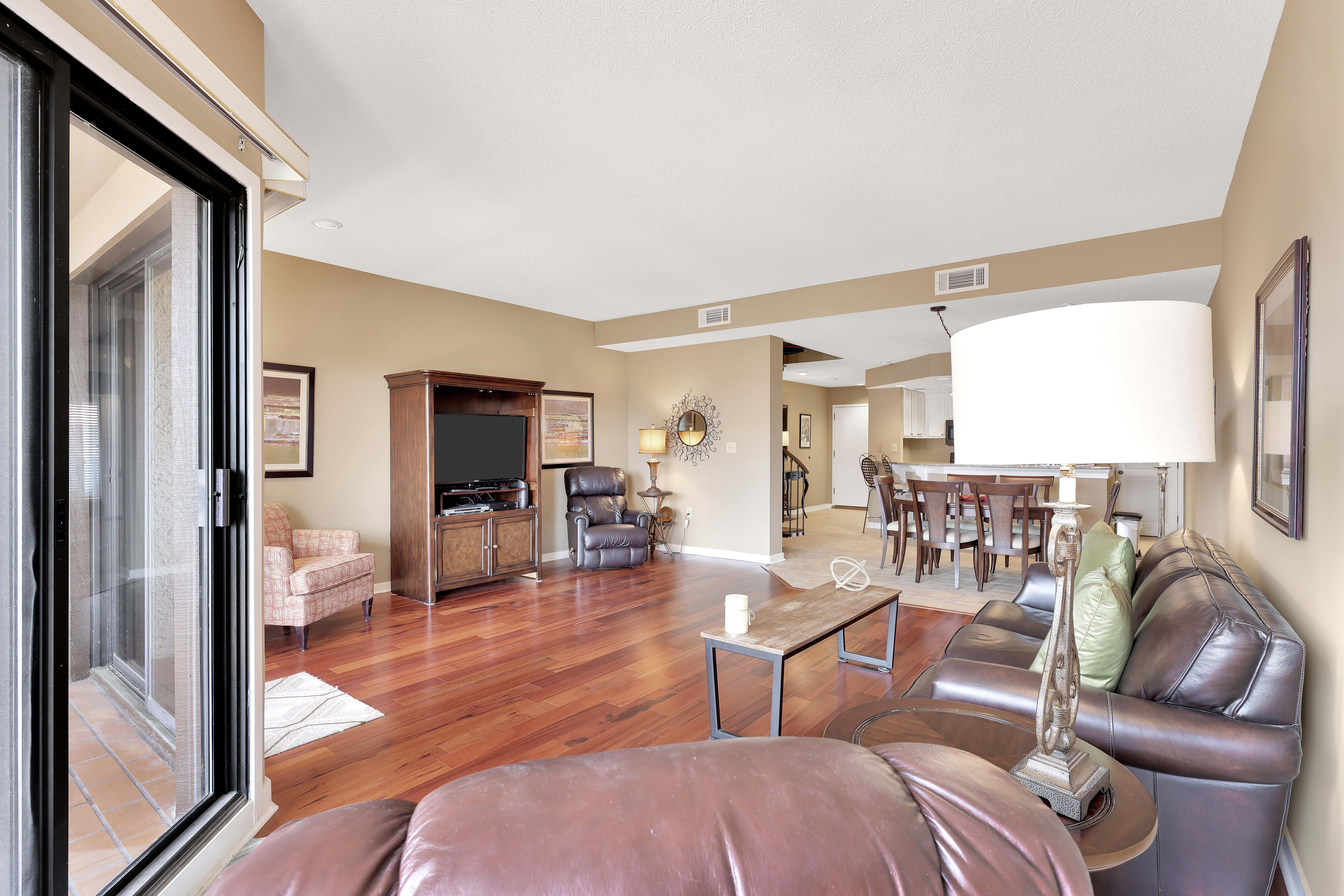 Vintage Coastal Lounge for Fun Evenings After Days at the Beach